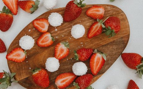 Ricetta di Caseificio Principe: Palline di ricotta di latte di bufala, cocco e fragole